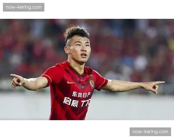 埃尔切前锋龙东支点作用 球队进攻高度依赖定位球战术